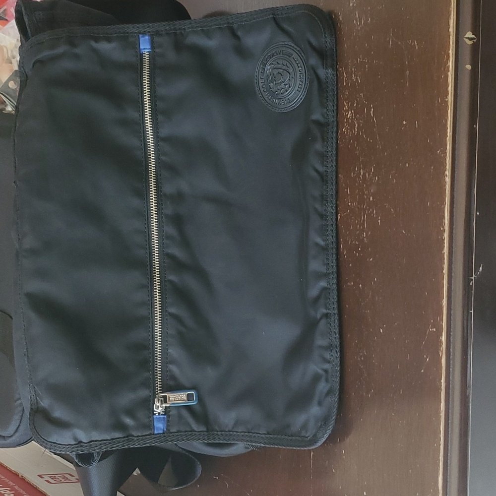 Kenneth Cole Reaction Messenger Bag (Black & Royal Blue)